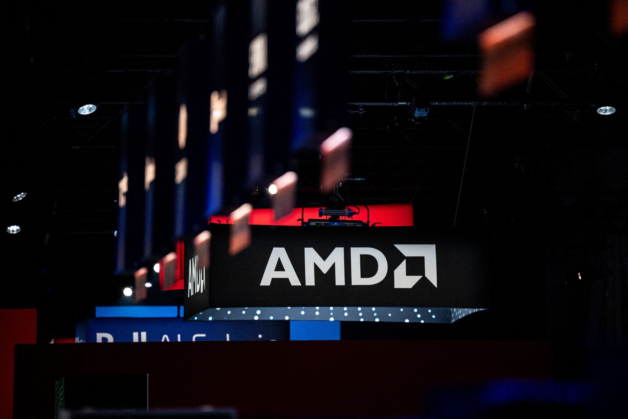 AMD, Intel'i Geride Bırakıp Trilyon Dolar Kulübüne Girdi!