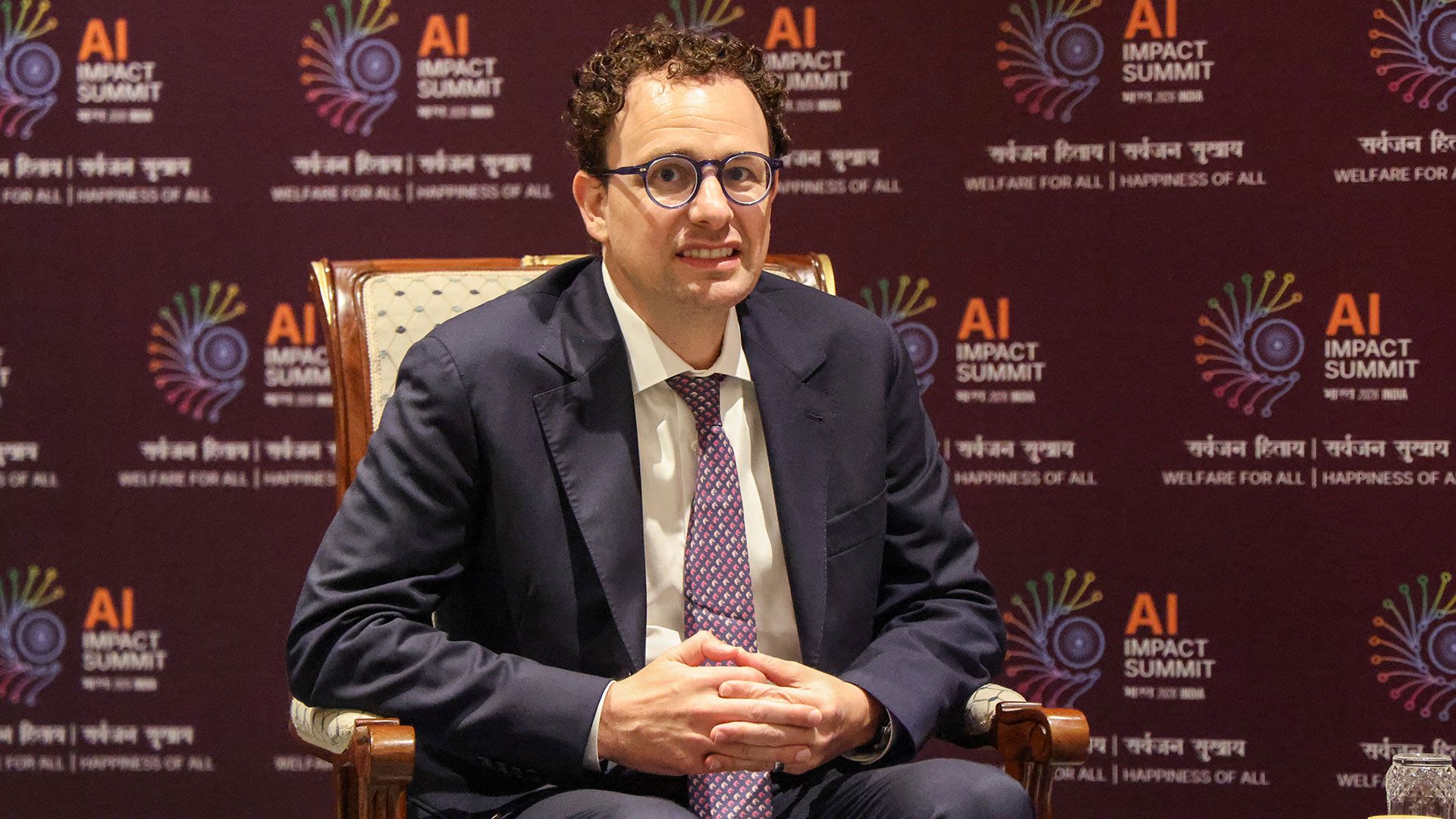 Anthropic CEO'sundan korkutan uyarı: Yapay zeka 6-12 ayda tüm interneti ele geçirebilir