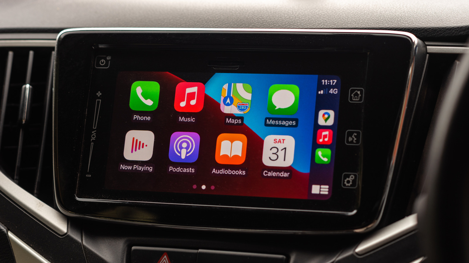 Arabanızdaki CarPlay Ekranındaki Folyoyu Sökmeli misiniz? Dikkatli Olun, Zarar Verebilirsiniz