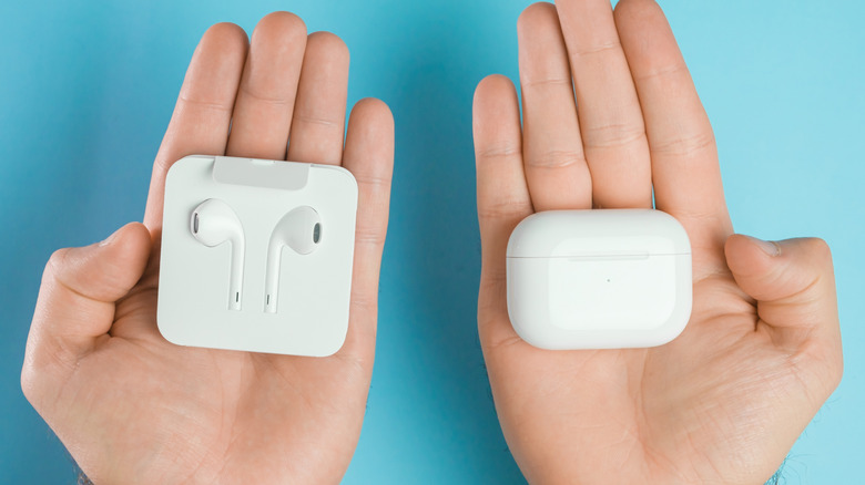 Apple EarPods: 2026'da Hâlâ Alınır mı? Kablolu Kulaklığın Sessiz Zaferi
