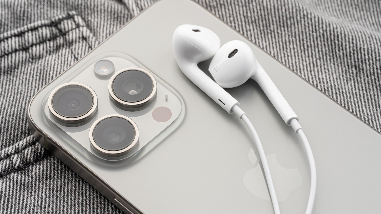 Apple EarPods: 2026'da Hâlâ Alınır mı? Kablolu Kulaklığın Sessiz Zaferi
