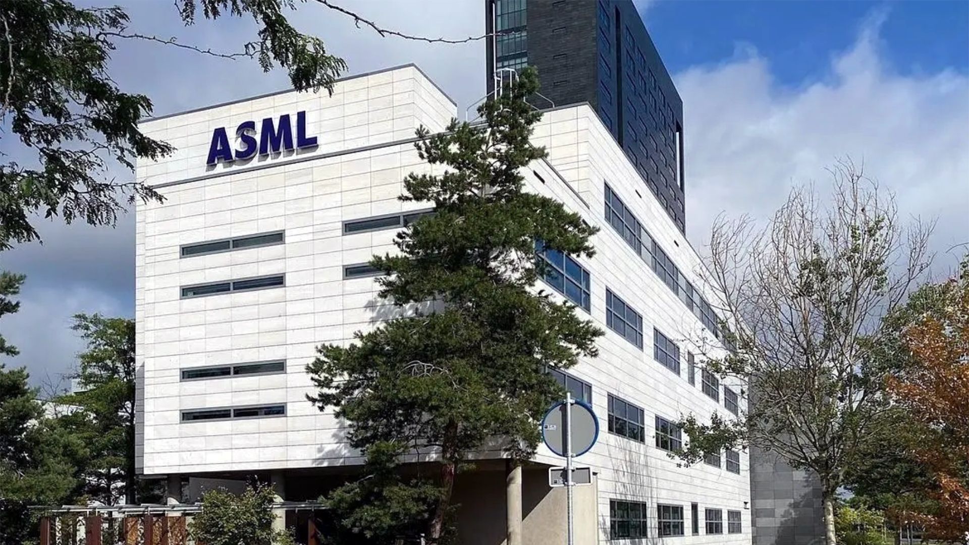 ASML, Musk'ın desteklediği parçacık hızlandırıcılı çip teknolojisine sırt çevirdi