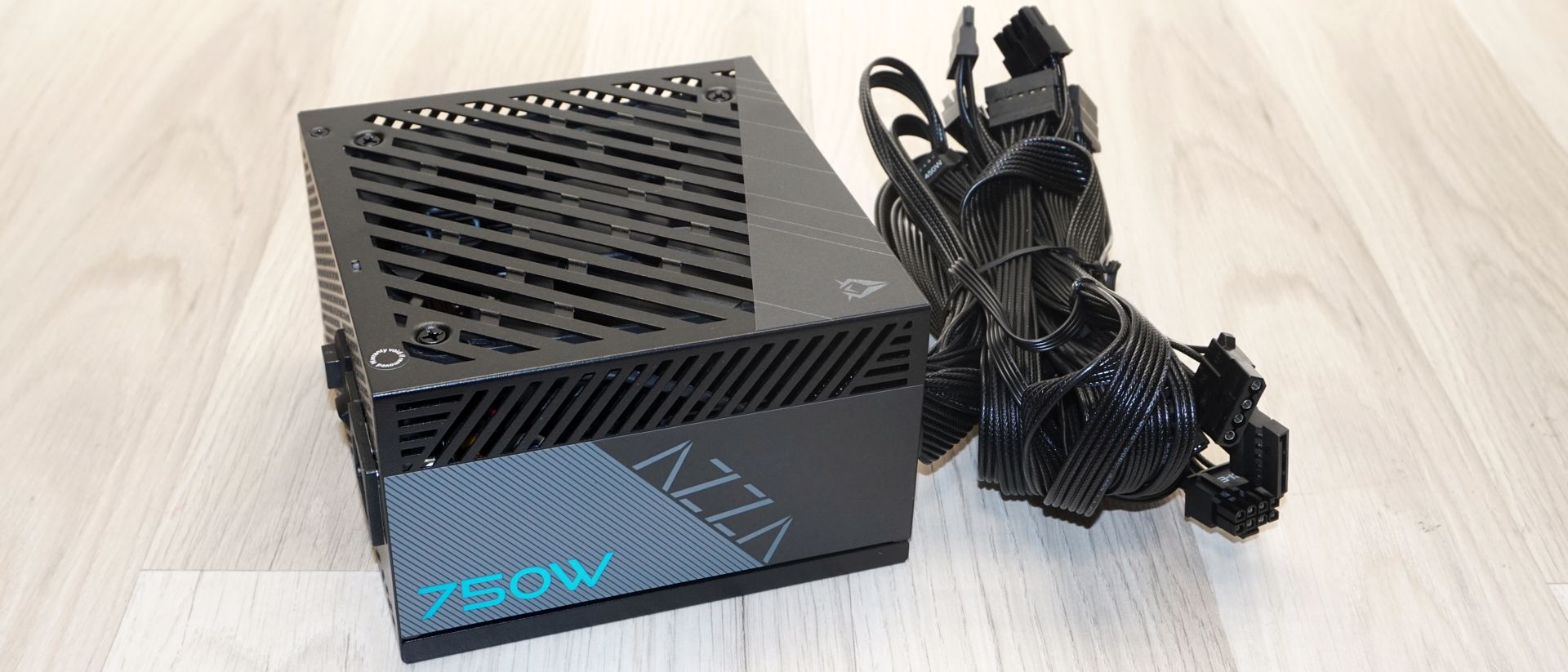AZZA'nın 750W güç kaynağı Gold sertifikası taşımıyor ama fiyatı cezbedici