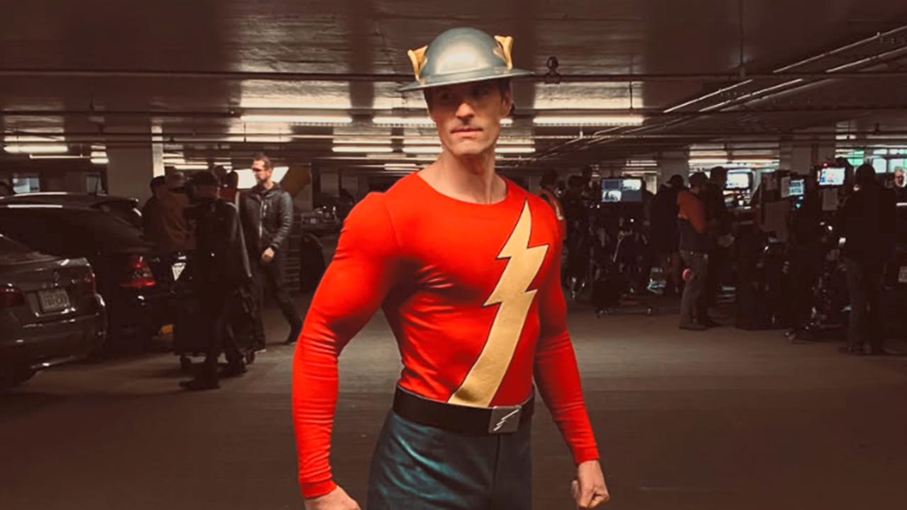 Big Bang Theory yan dizisinde Flash ve Mr. Freeze sürprizi!