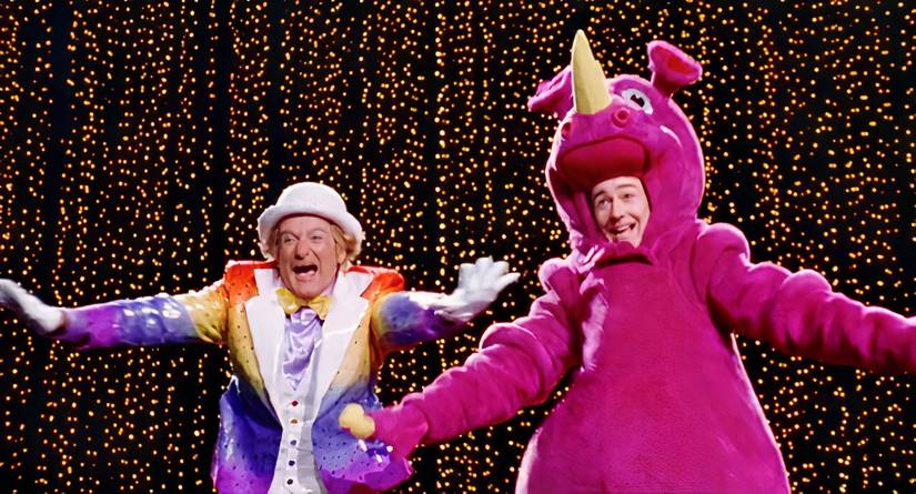 Buddy: Sevimli Unicorn Katil mi? Death to Smoochy ile Kıyaslama