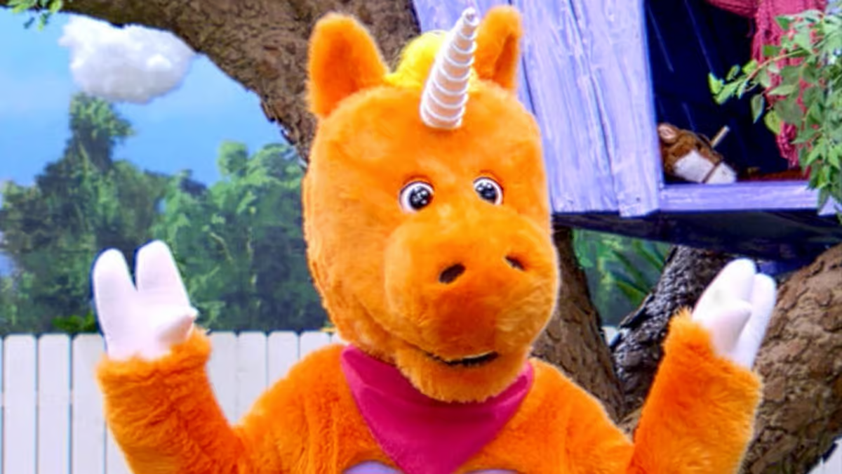 Buddy: Sevimli Unicorn Katil mi? Death to Smoochy ile Kıyaslama