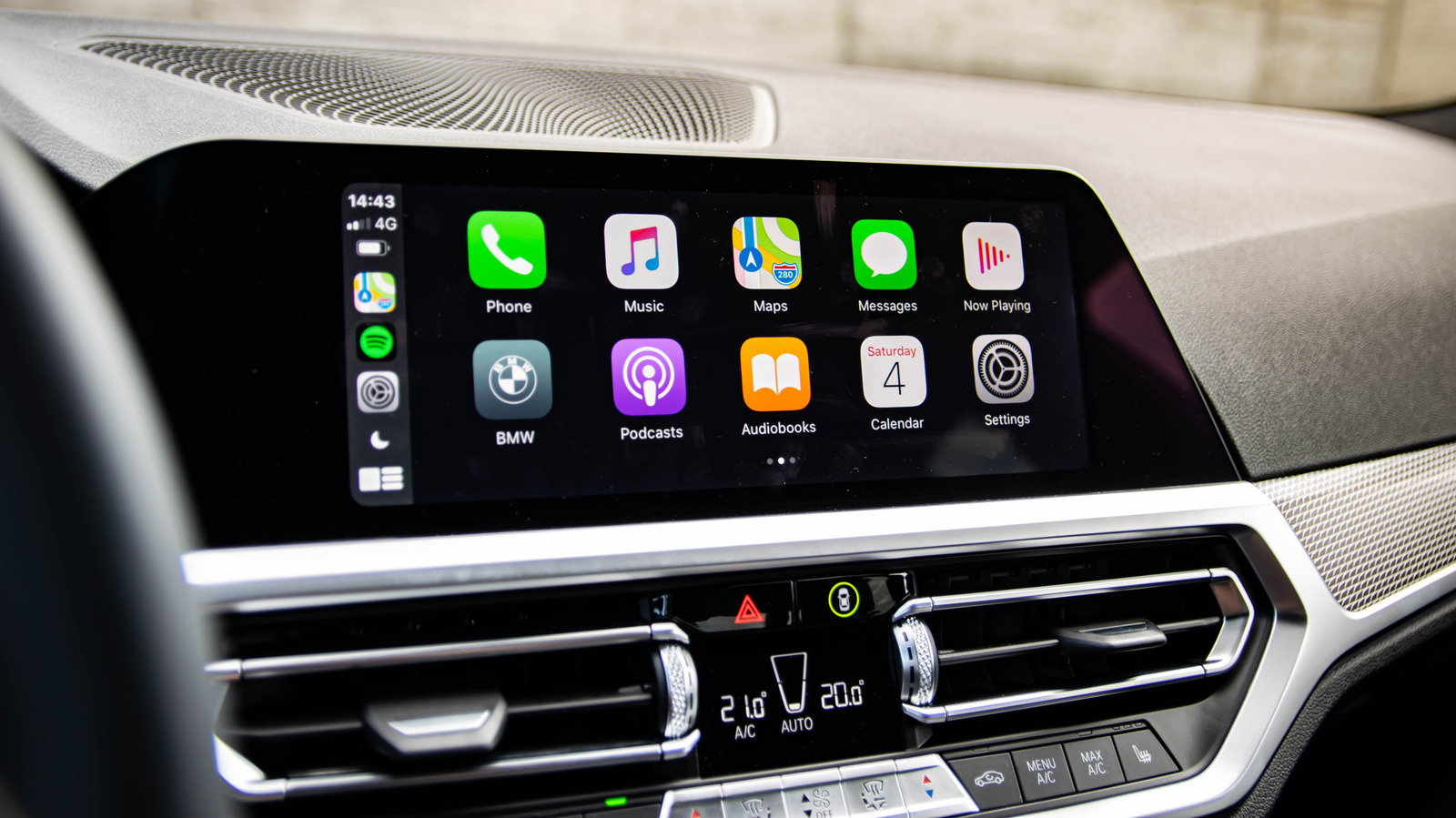 Otomobil Üreticileri 2026'da CarPlay'i Neden Terk Ediyor?