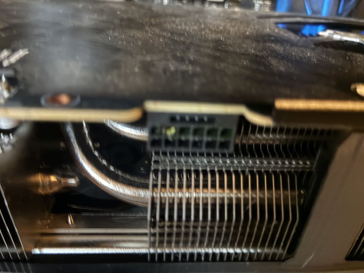 DLSS 5 canavarı RTX 5090'ı 600W'ın üzerine çıkardı: 16-pin konektör eridi!