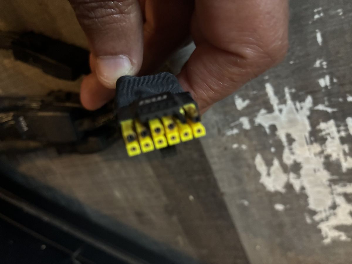 DLSS 5 canavarı RTX 5090'ı 600W'ın üzerine çıkardı: 16-pin konektör eridi!