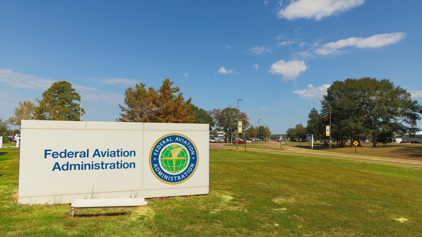 FAA: Uçaklara lazer saldırıları üst üste üçüncü yıl da azaldı