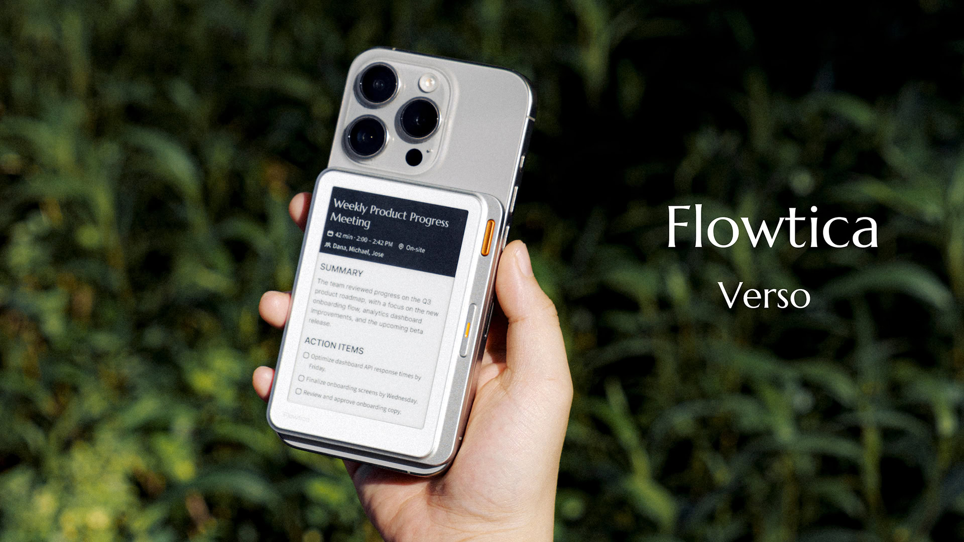 Flowtica Verso: Telefonuna Mıknatısla Yapışan E-Mürekkep Ekranlı Yapay Zeka Asistanı