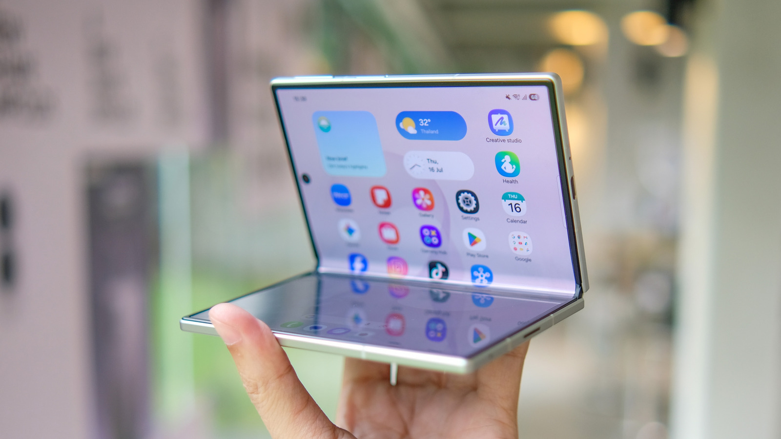 Katlanabilir Telefonların Çözülmemiş Sorunu: Düz Zeminde Sallanma