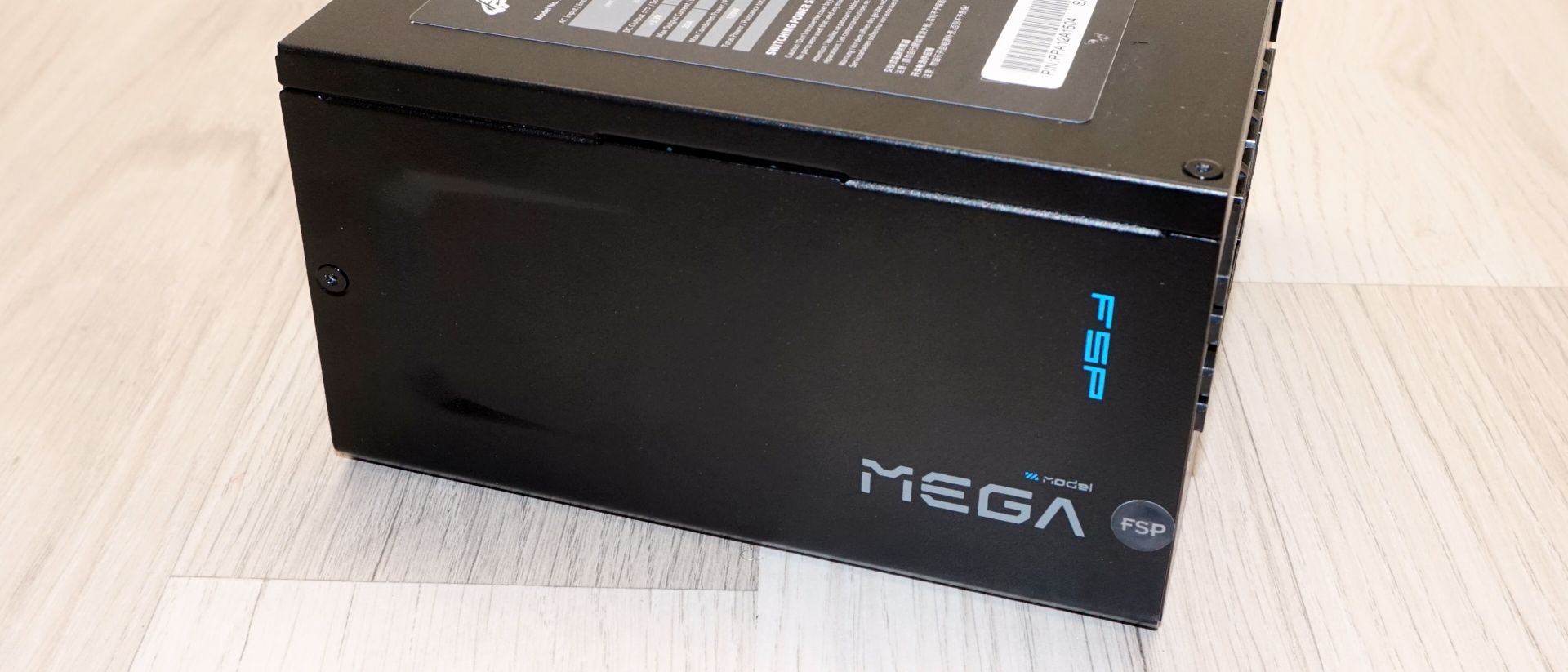 FSP Mega GM 1200W İncelemesi: Gold Sertifikalı Ama Platinum Performans Sunan Kompakt Güç Kaynağı