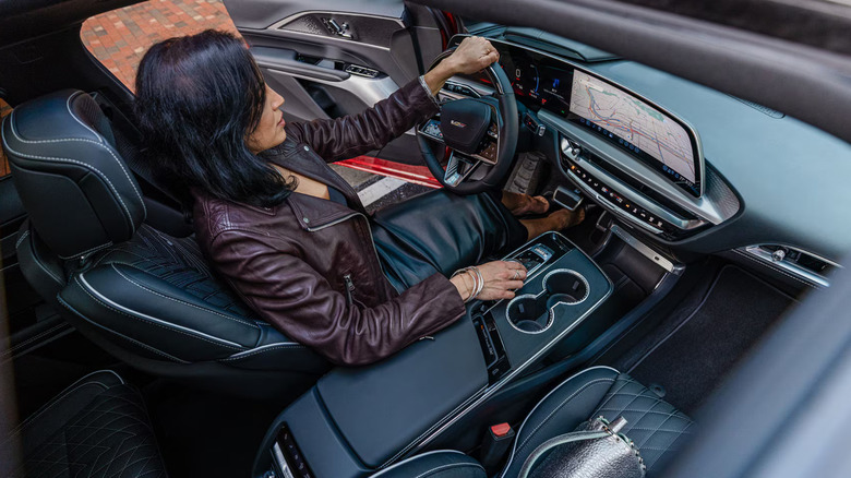GM, CarPlay ve Android Auto'yu Bırakıyor Ama Bir İstisna Var: Cadillac Lyriq