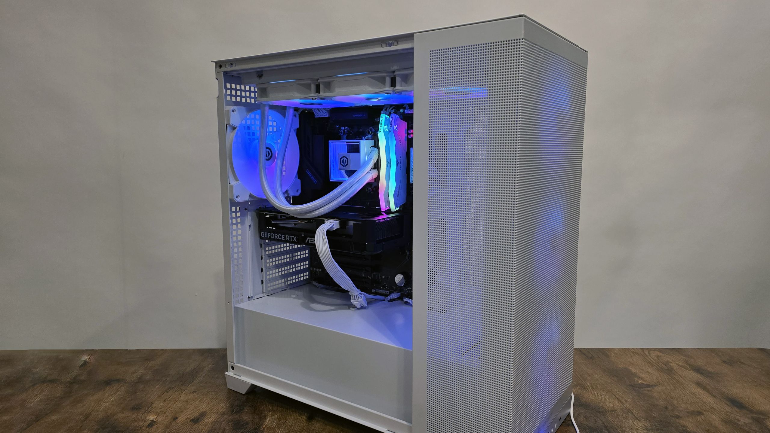 1440p Oyun Canavarı: 9800X3D ve RTX 5060 Ti'lı Hazır Sistemde 560 Dolar İndirim!