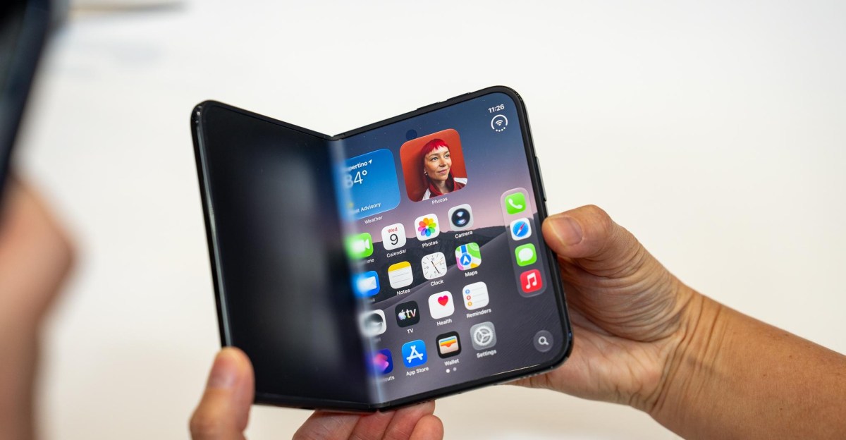 İlk Katlanabilir iPhone'u Denedik: Katlanması Beklenenden İyi!