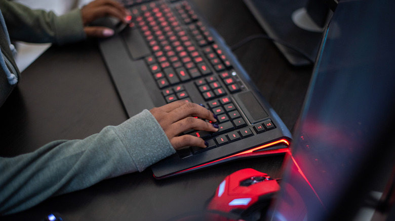 Monitörünüzdeki USB portları: Gizli gücü nasıl kullanılır?