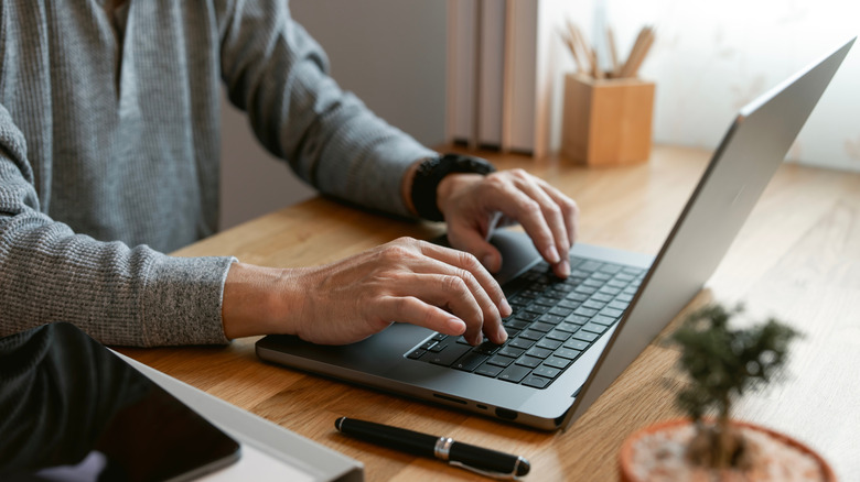 Laptop Pil Ömrü Ne Kadar Olmalı? Gerçekçi Beklentiler ve Uzun Ömür İpuçları