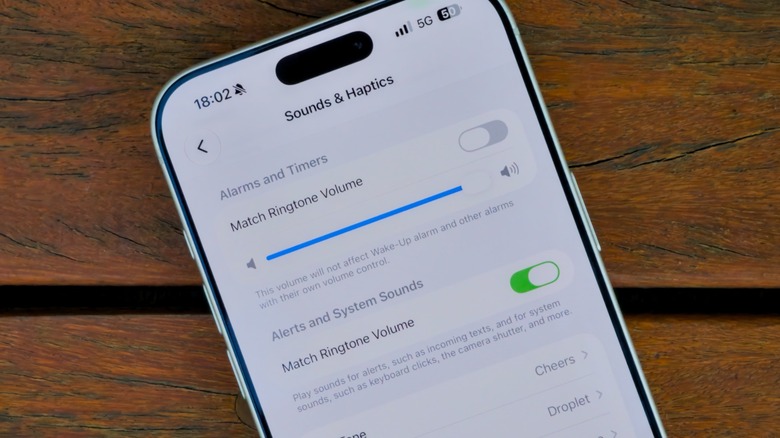 iPhone'da Alarm Sesi Artık Ayrı: iOS 27 ile Zil Sesi Kısıkken Alarm Tam Ses Çalacak
