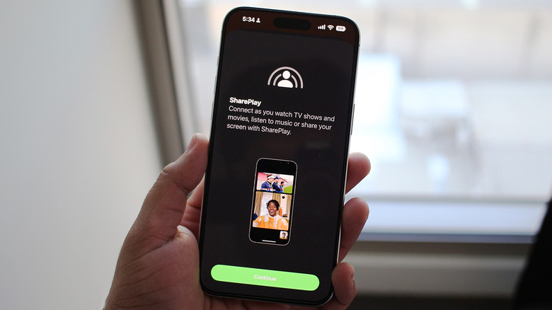 How to switch between two phones on CarPlay