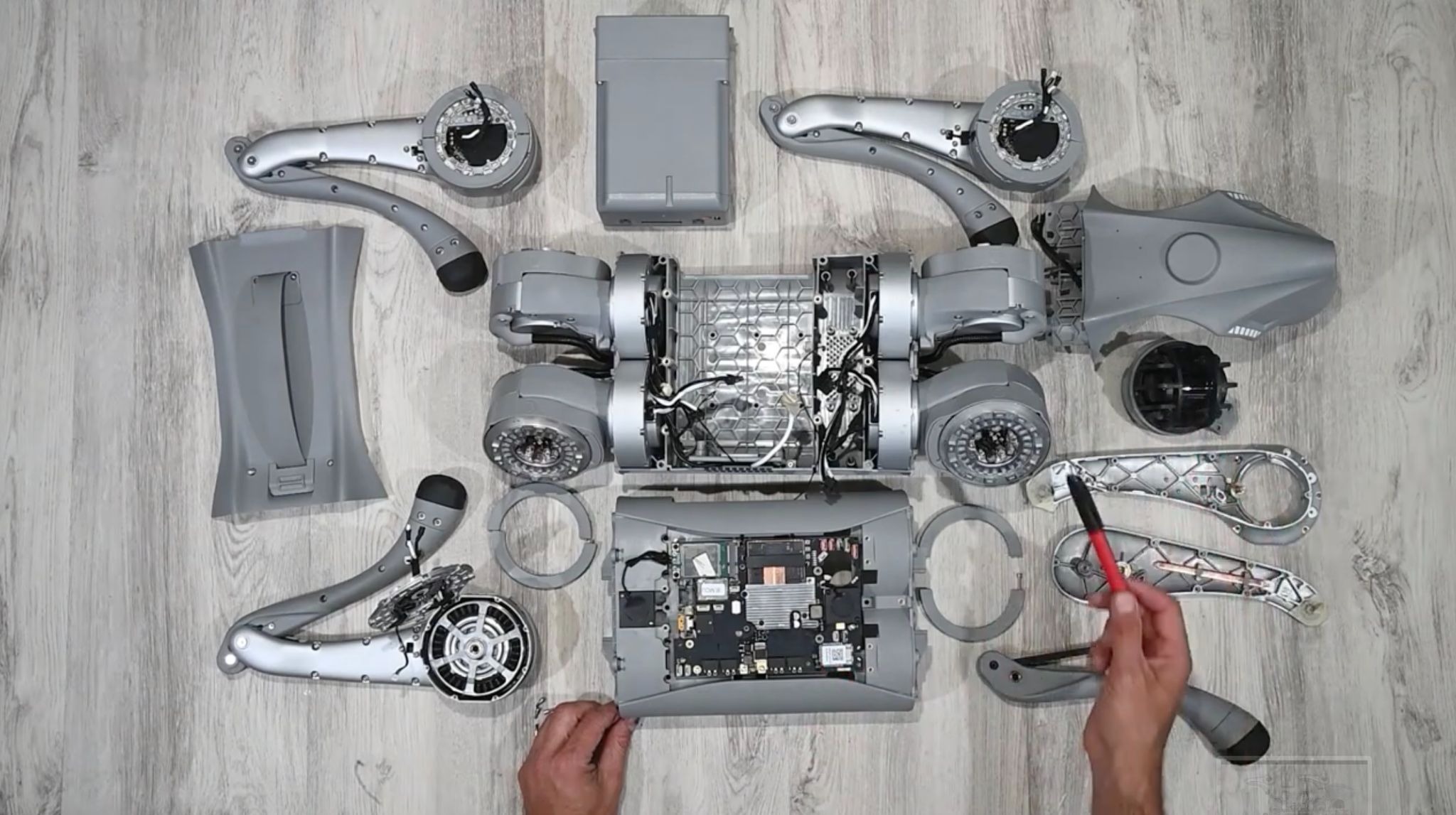 4.000 Dolarlık Çin Malı Robot Köpekle Bir Gün: Hem Eğlenceli Hem de Yetersiz