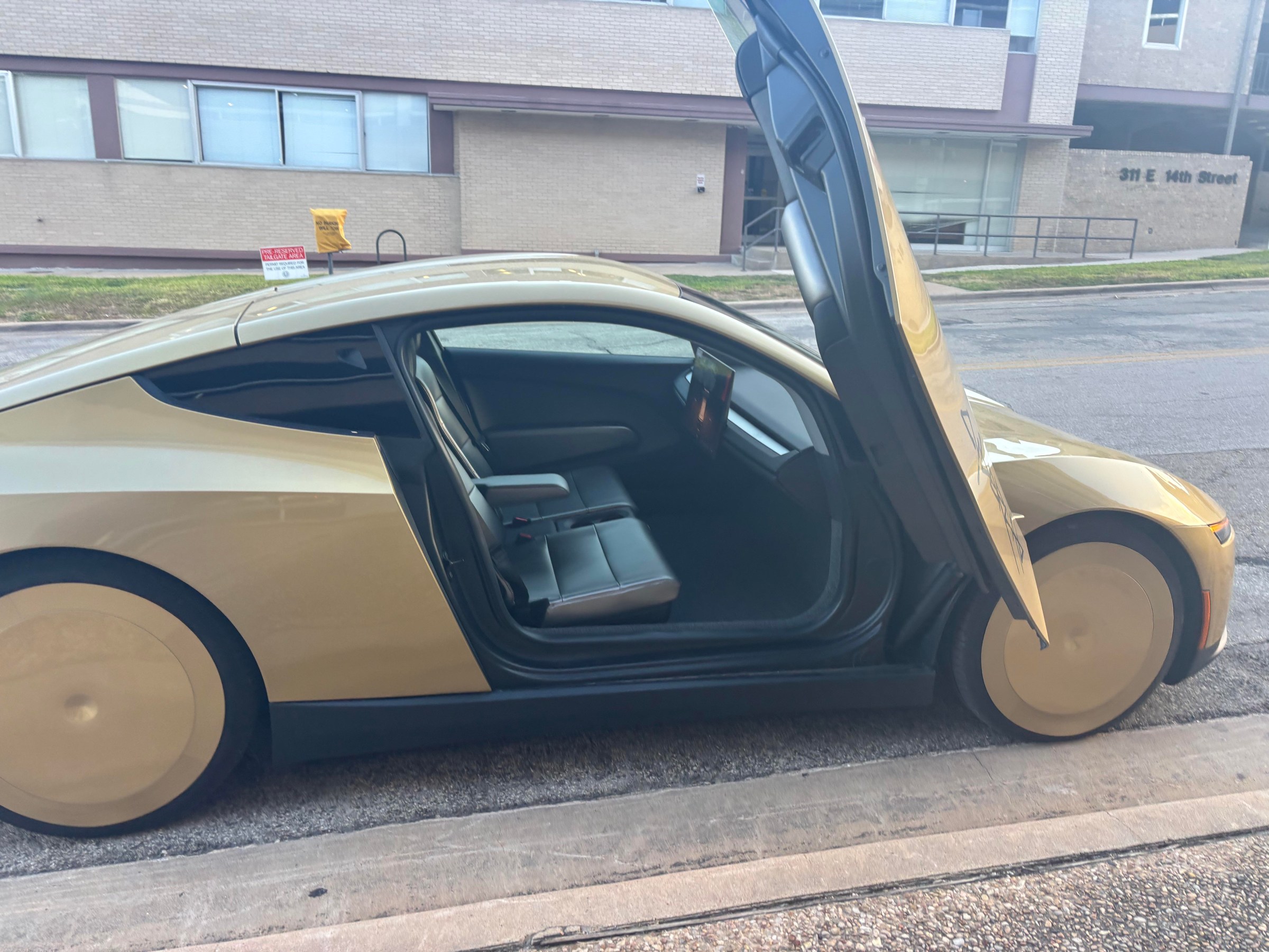 Tesla Cybercab ile 1 Saat: Direksiyonsuz Geleceğin İçinde Neler Yaşadık?
