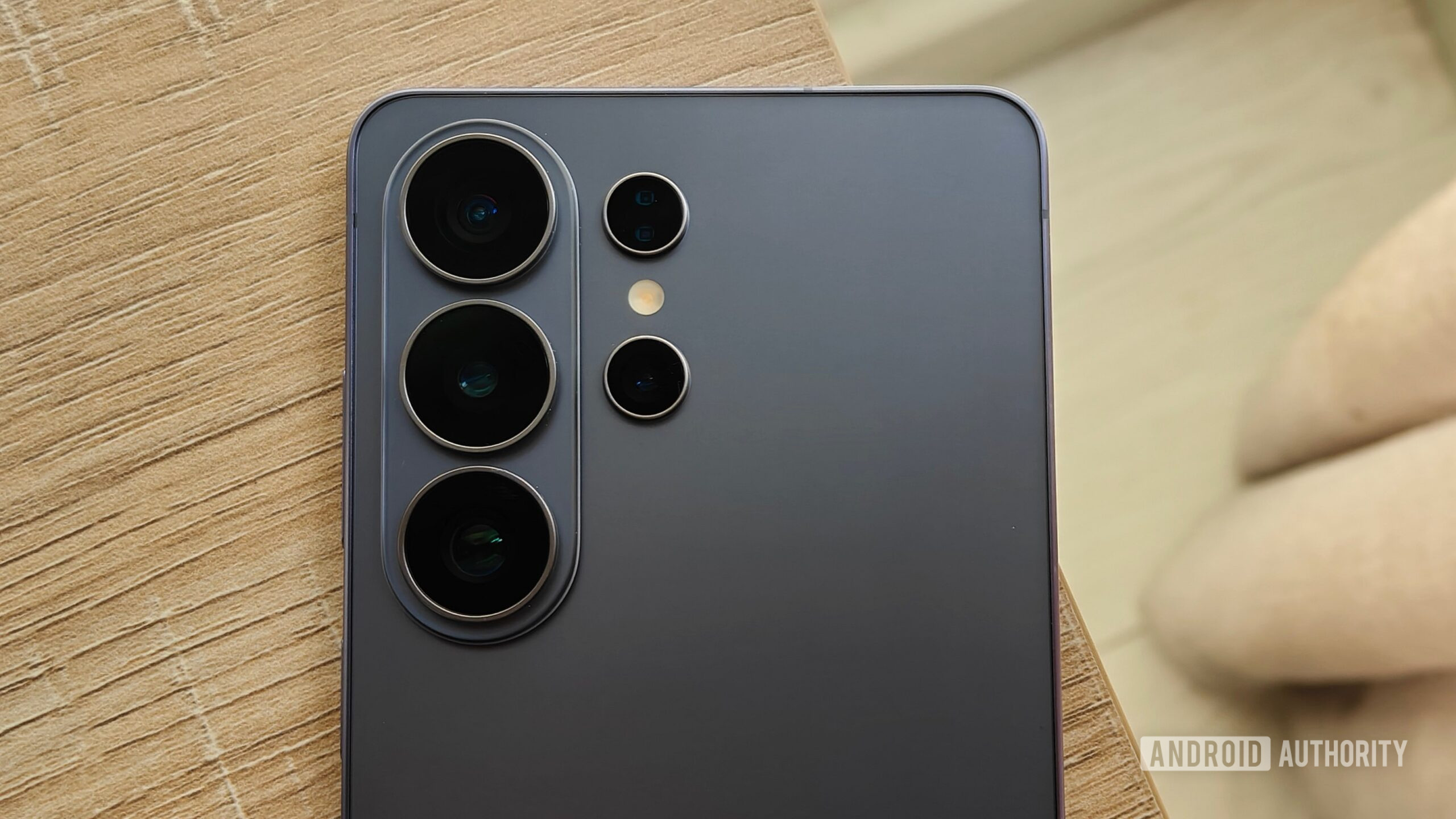 Samsung Neden Eski Cesur Telefonları Geri Getirmiyor? Satış Rakamları Cevabı Veriyor