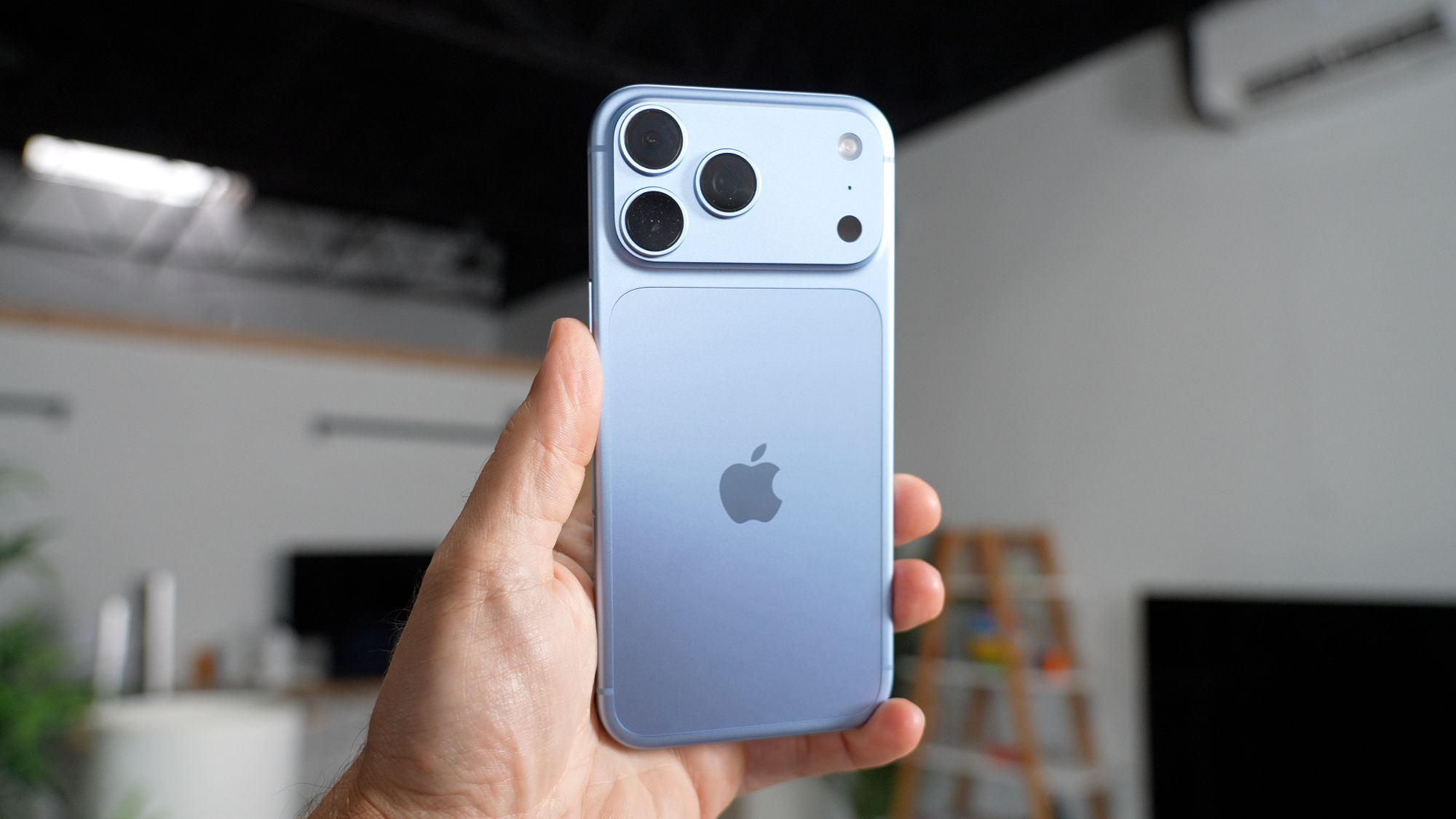 iPhone 18 Pro Kutu Açılışı: Yeni Renkler, Daha İyi Fotoğraflar ve Daha Küçük Dynamic Island