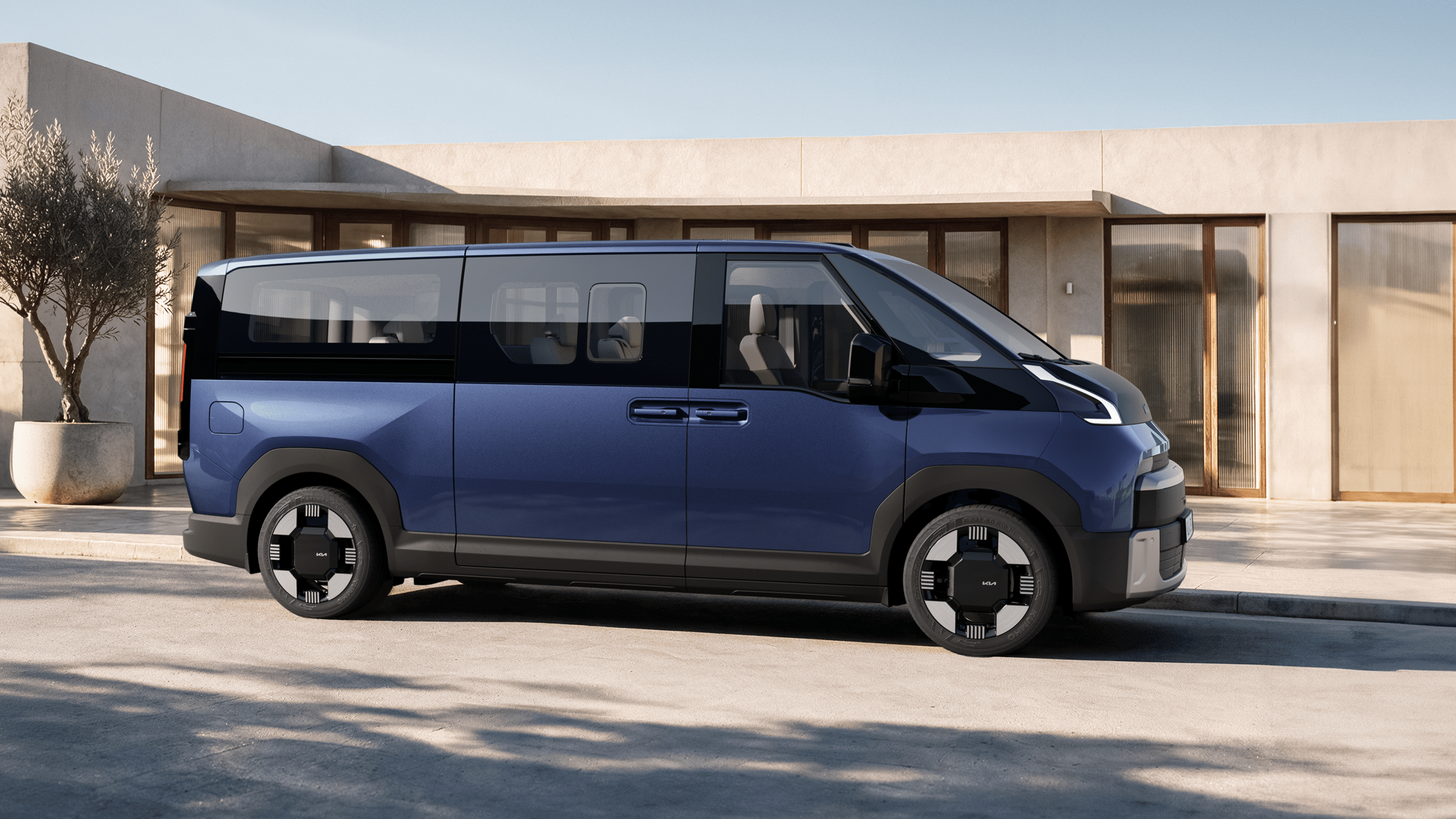 Kia'nın Elektrikli Minibüs Ailesi Büyüyor: PV7 Tanıtıldı