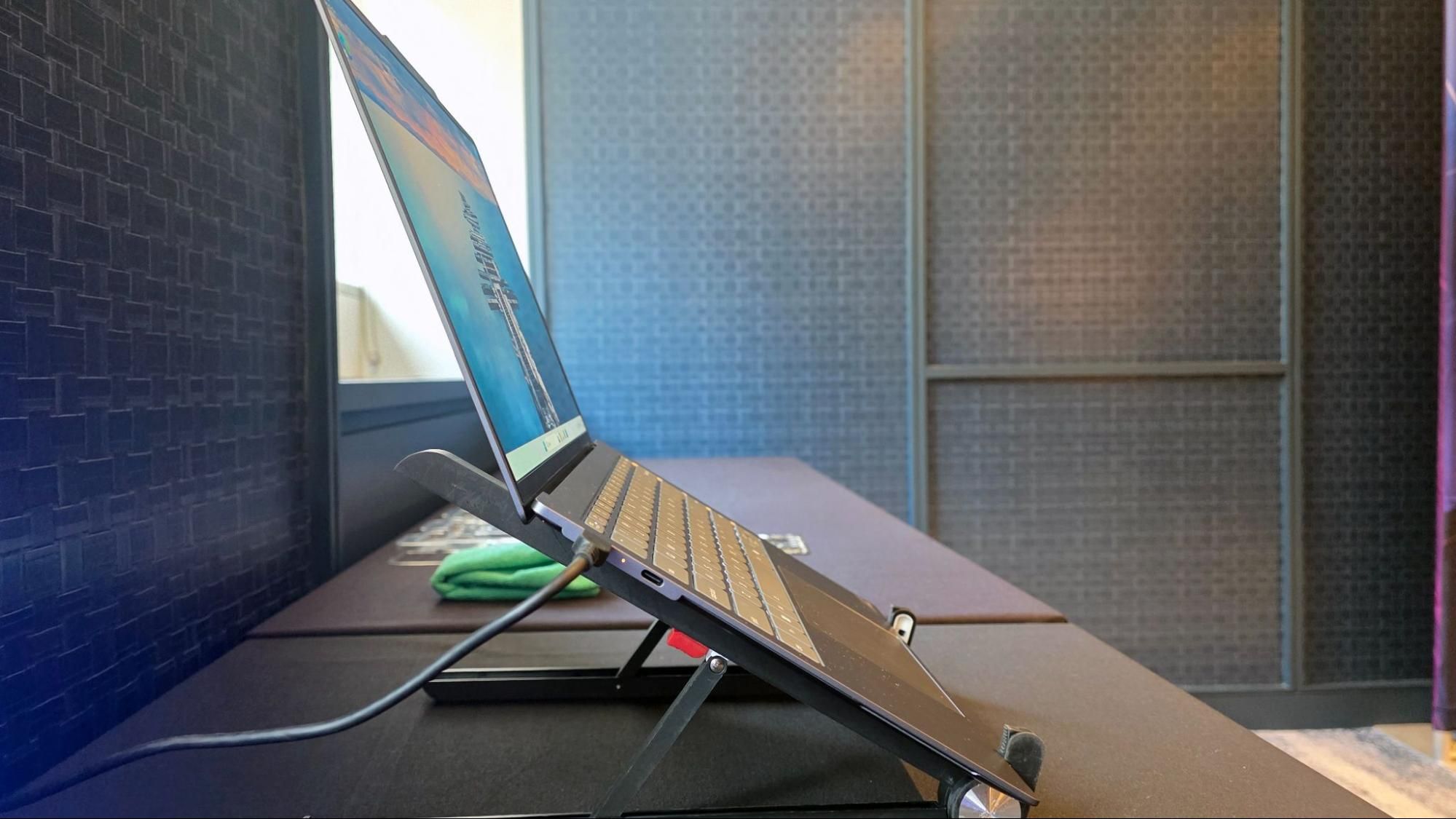 Lenovo Fan'sız ve Katlanabilir Ekranlı Laptop Konseptleriyle IFA'da!