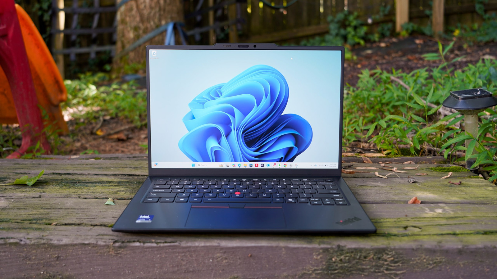 ThinkPad X1 Carbon Gen 14 İncelemesi: Klasik Tasarım, İnanılmaz Hafif Gövde