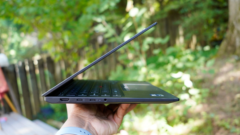 ThinkPad X1 Carbon Gen 14 İncelemesi: Klasik Tasarım, İnanılmaz Hafif Gövde