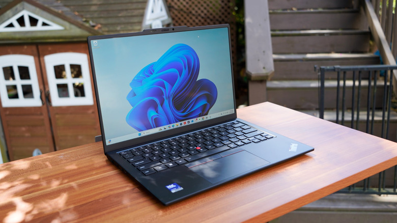ThinkPad X1 Carbon Gen 14 İncelemesi: Klasik Tasarım, İnanılmaz Hafif Gövde