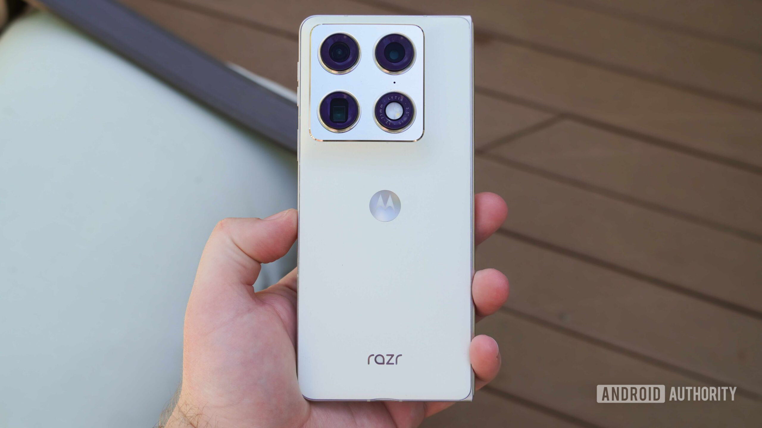 Motorola ve Google katlanabilirleri Samsung'u en kritik noktada geçiyor