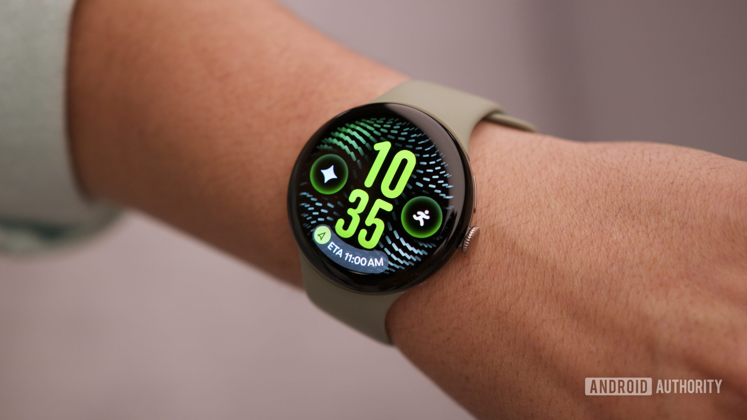 Pixel Watch 5'ün İlk Güncellemesi Geldi: Google, Gemini'yi Öne Çıkarıyor