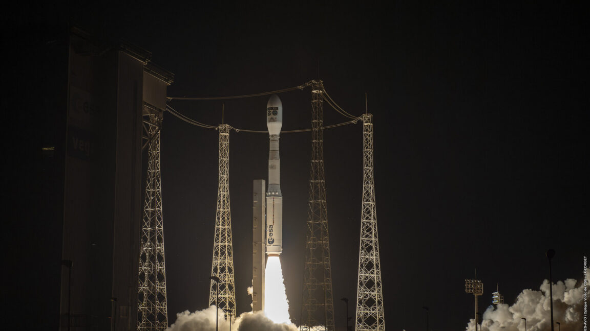 Uzay Yarışı Kızışıyor: Çin Raptor 3 Motoruna Göz Dikti, Avrupa Fırsat Peşinde