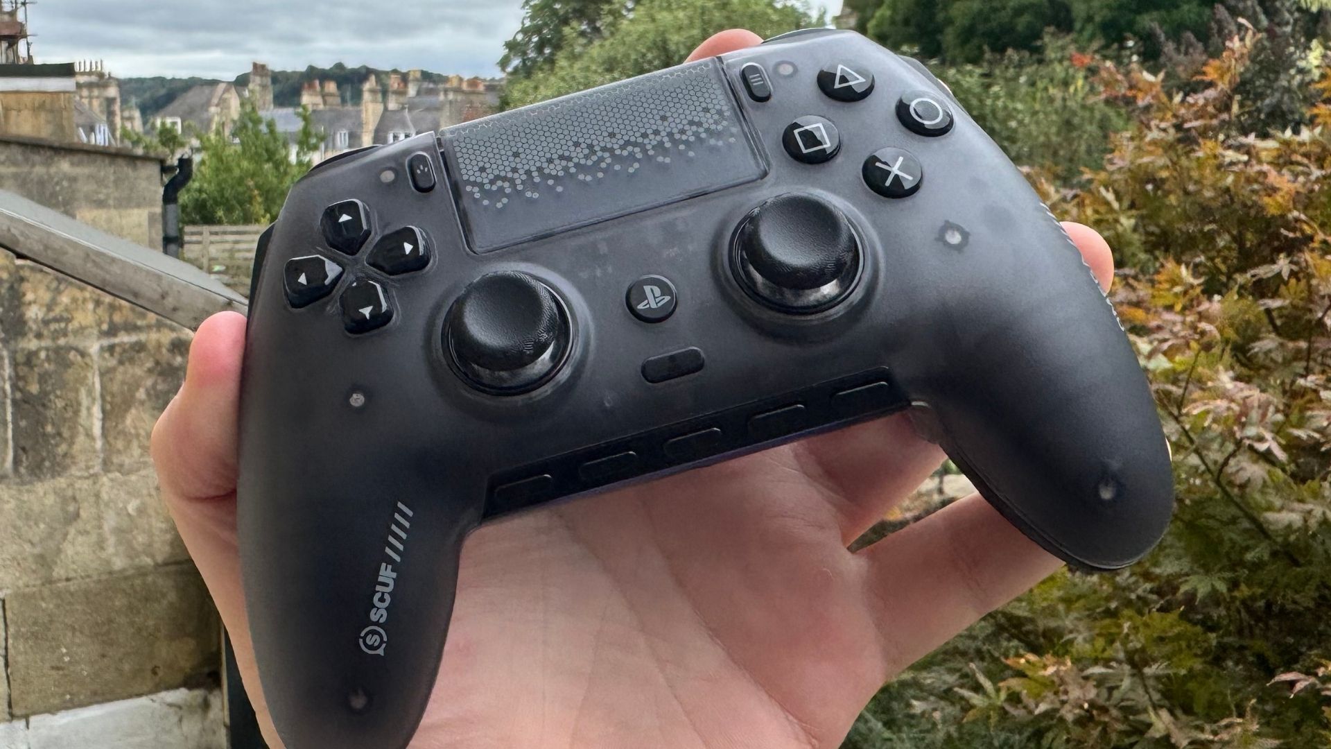Scuf Omega İncelemesi: Pro Kontrolcü Pazarında Kimlik Bunalımı