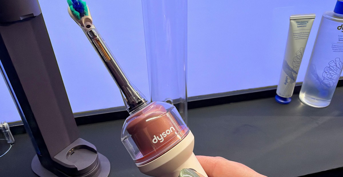 Dyson’ın 500 Dolarlık Akıllı Diş Fırçası CameraJet’te Su Sızıntısı Şikayetleri