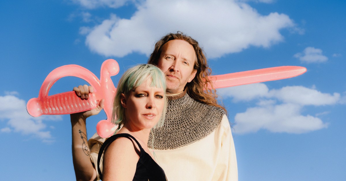 Sylvan Esso'dan Yeni Albüm: Ow ∞ ile Tanıdık Ama Cesur Bir Dönüşüm