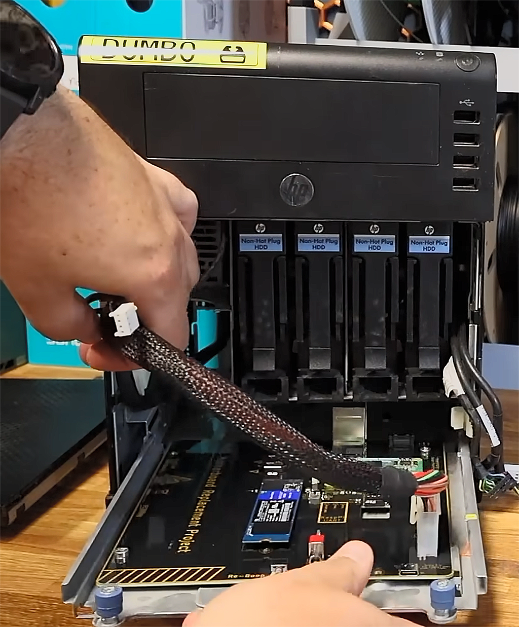 15 Yıllık Sunucuya Kendi Anakartını Yaptı: Raspberry Pi CM5 ile NVMe ve USB 3.0