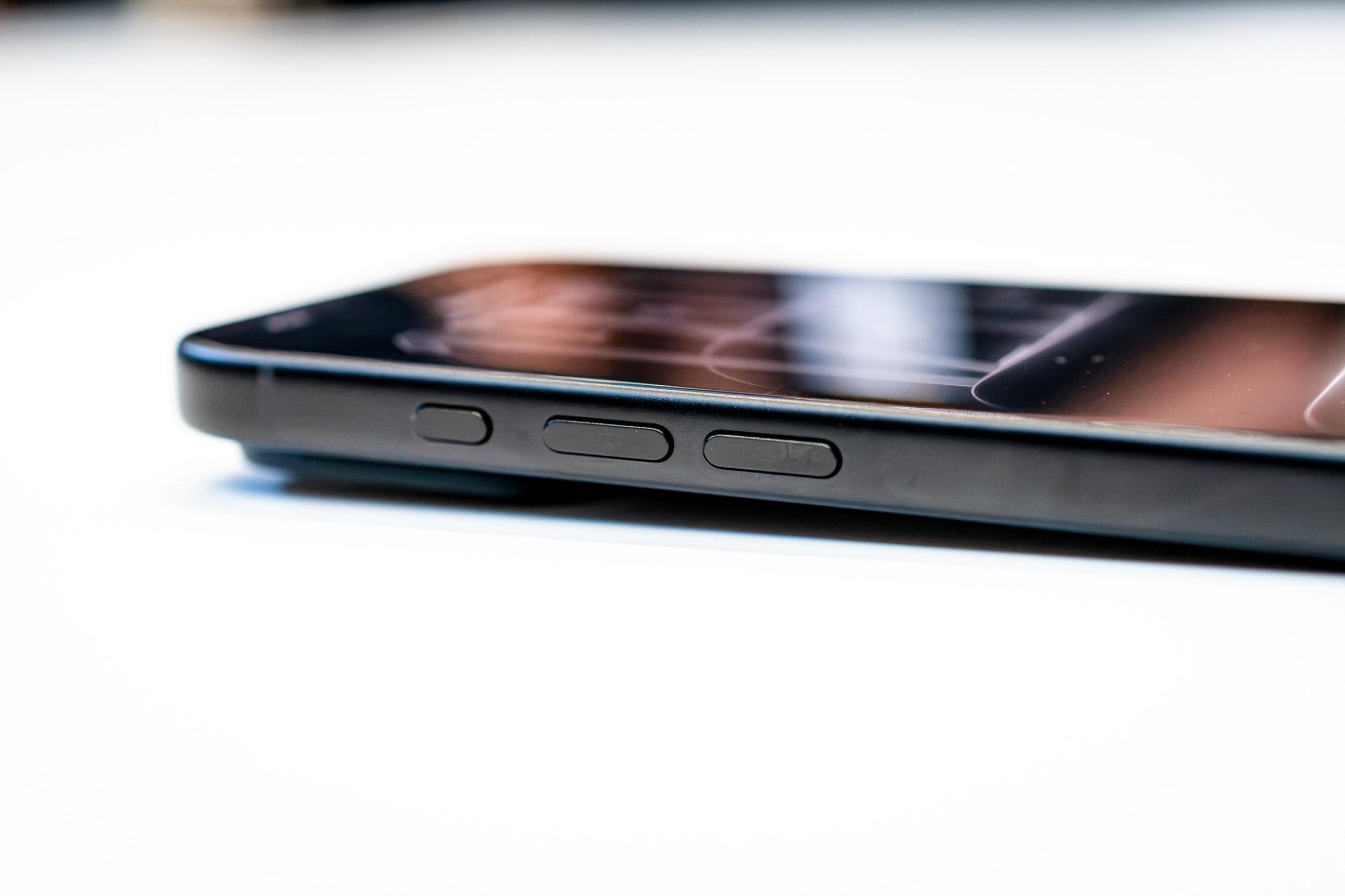 iPhone 18 Pro'da Siyah Geri Döndü: Apple Nihayet Doğruyu Yaptı