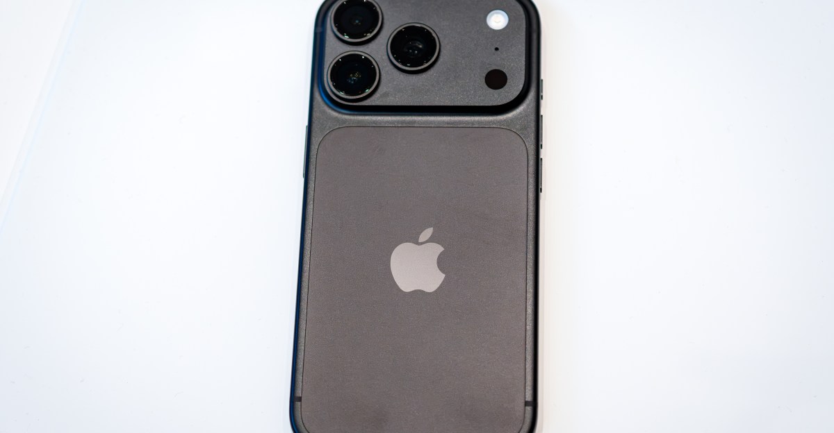iPhone 18 Pro'da Siyah Geri Döndü: Apple Nihayet Doğruyu Yaptı