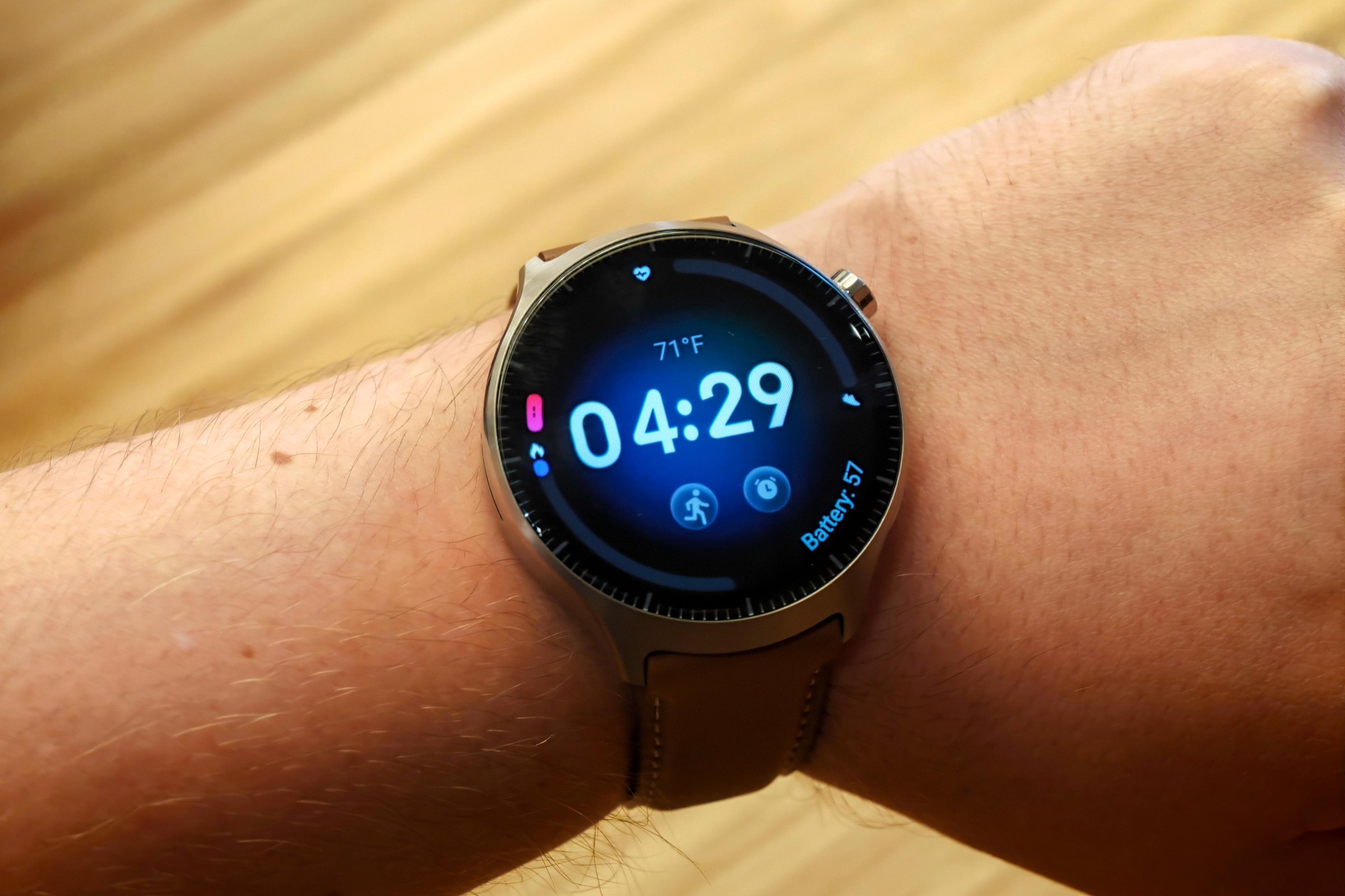 Moto Watch Ultra: Wear OS'a Dönüşün Premium Adresi