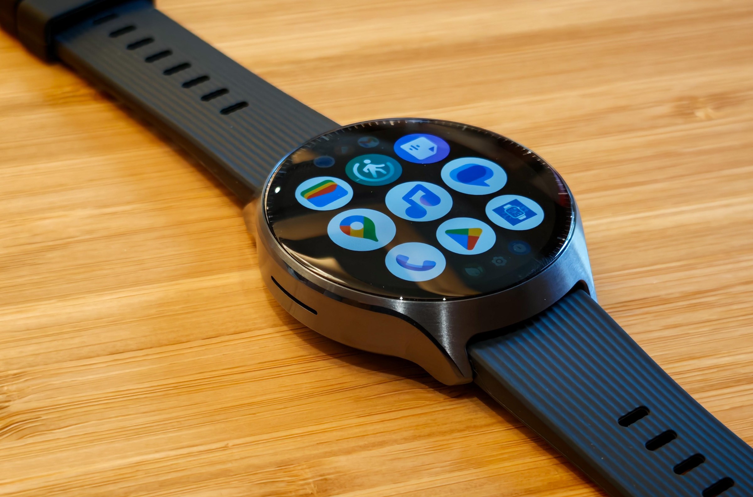 Moto Watch Ultra: Wear OS'a Dönüşün Premium Adresi