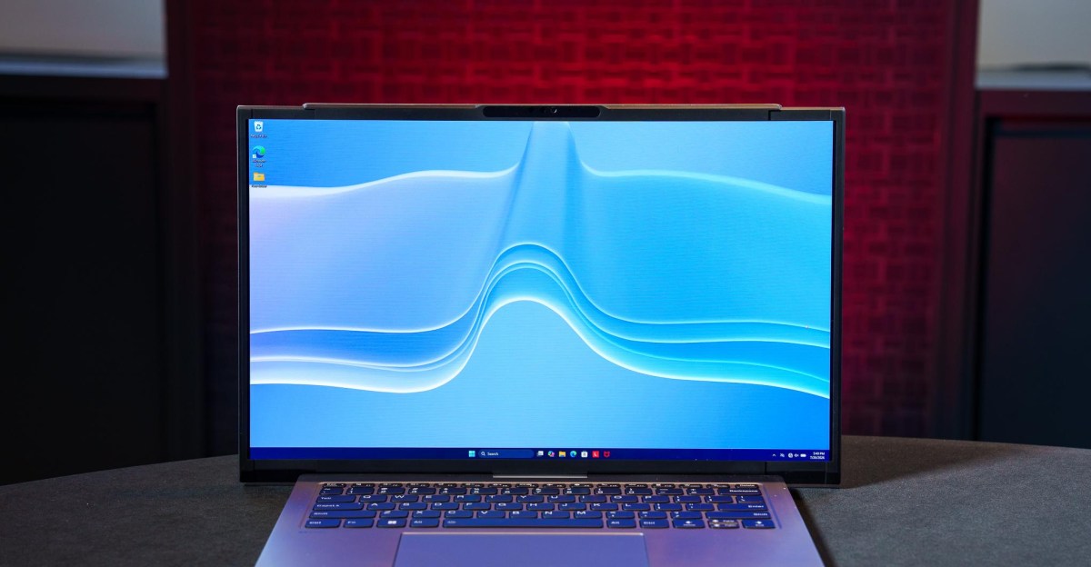 Lenovo'dan Yeni Katlanır Ekran Konsepti: ThinkBook Project Swan 14 inçten 17 inçe Uzanıyor