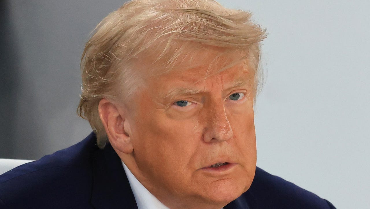 Trump'tan AI Uyarılarına 'Aldatmaca' Dedi: Yapay Zeka Dünyayı Ele Geçirmeyecek