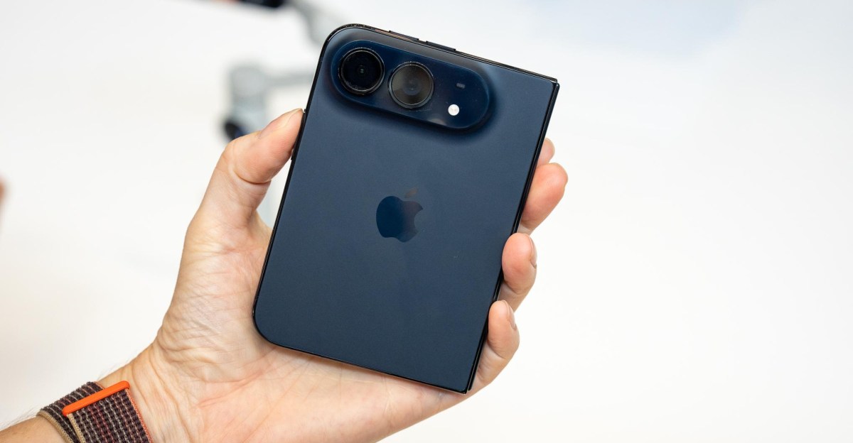 iPhone Duo Kapak Açılıyor: The Verge Ekibi Katlanabilir iPhone'u Tartıyor