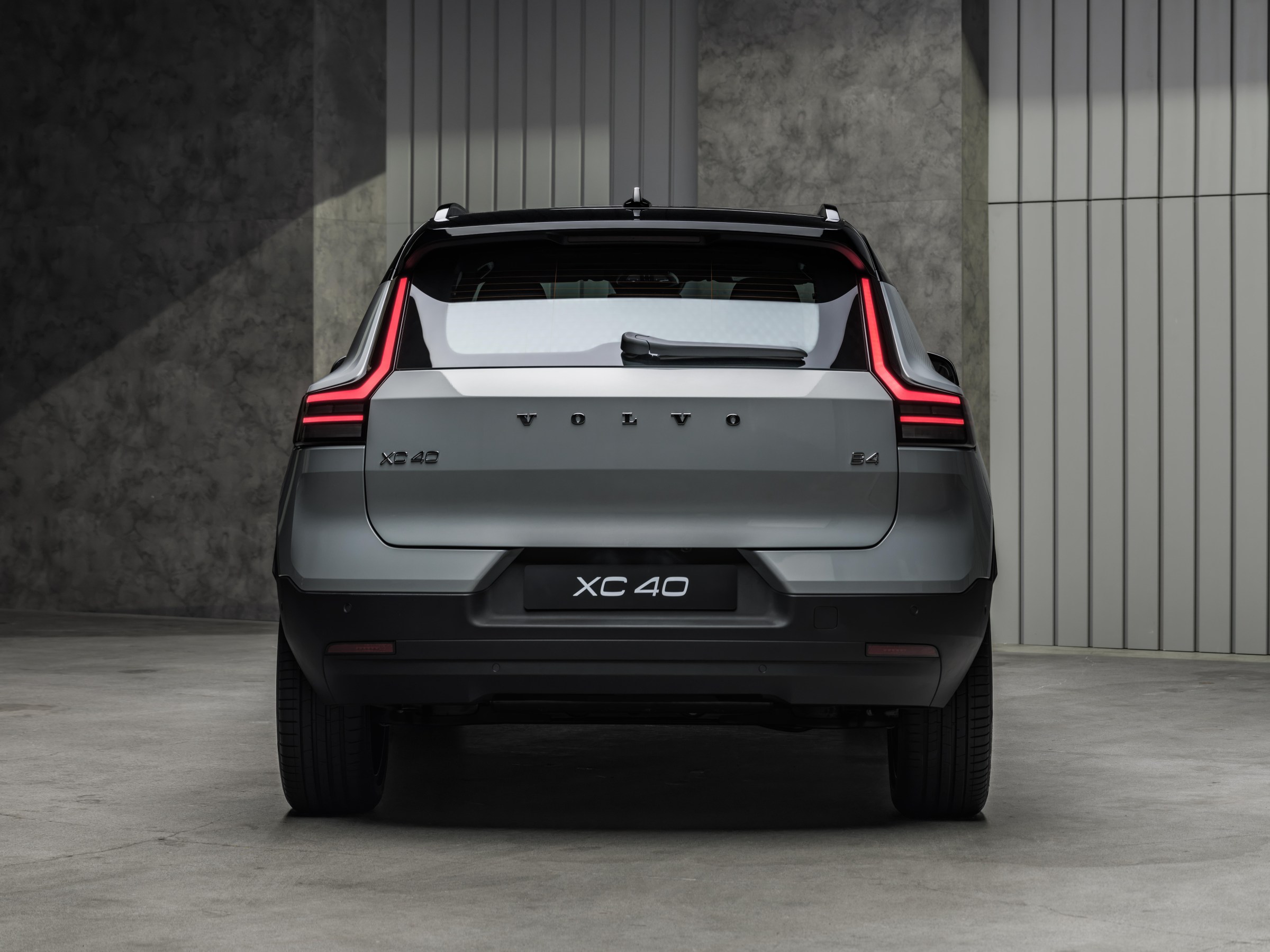 Volvo XC40 PHEV Geri Döndü: Gemini AI ve Yeni Sensörlerle