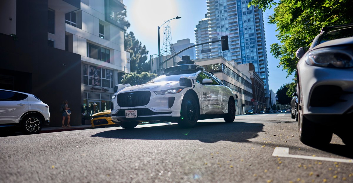 Waymo Robotaksi Suçüstü Yaptı: Silahlı Yolcuları Polise Bildirdi