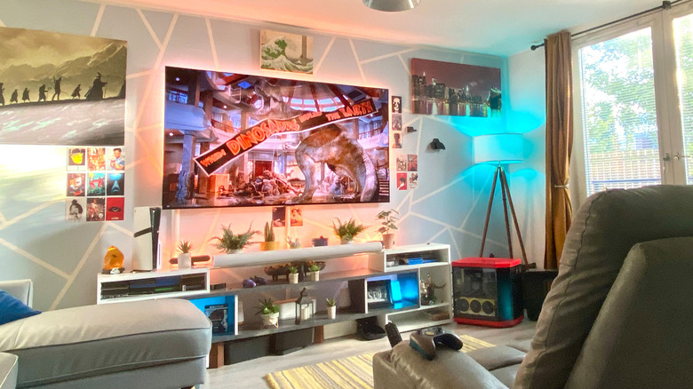 TV İzlerken Doğru Mesafe: 30 Derece Kuralı Nedir?